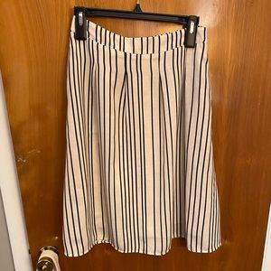 Boutique knee-length skirt